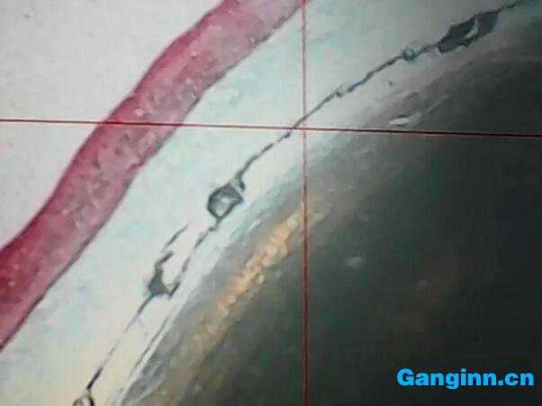 圖2 R角熱裂紋形貌 圖2 R角熱裂紋形貌