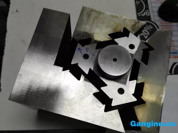 圖4 線切割裂紋 圖4 線切割裂紋