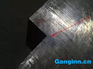 圖10 裂紋處形貌 圖10 裂紋處形貌