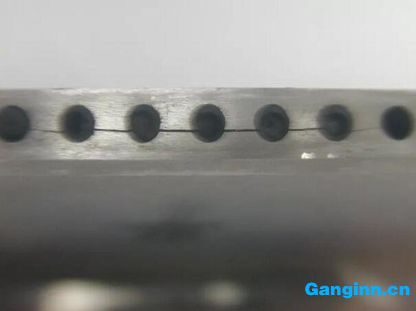 圖7 熱處理后裂紋形貌 圖7 熱處理后裂紋形貌